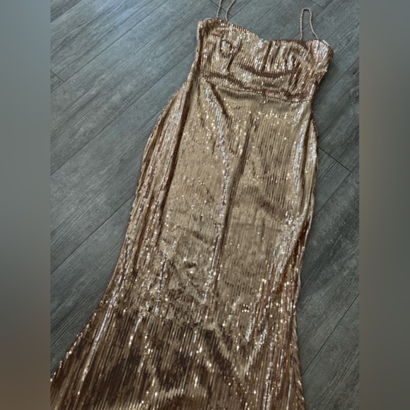🌸BOUTIQUE golden sequin styling dress ✨ - Picture 9 of 11